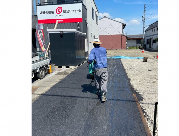 夏のアスファルト舗装。。